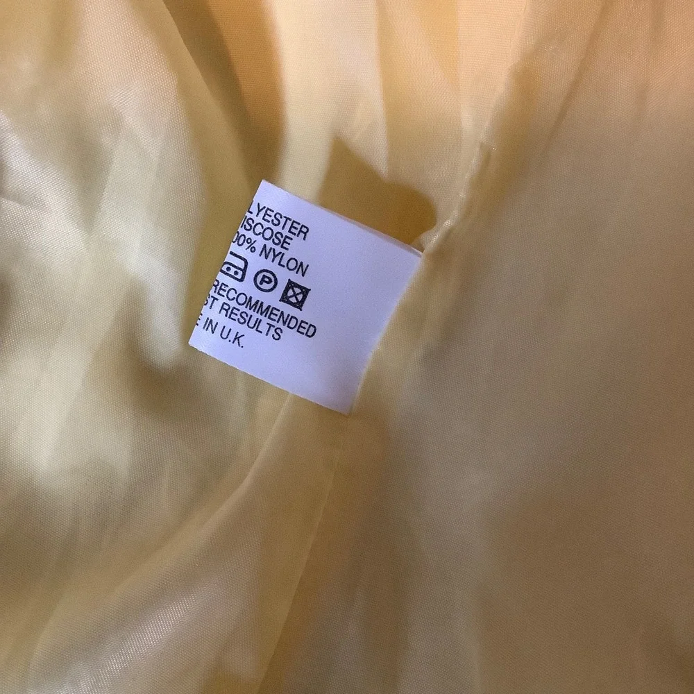 Yellow Short Sleeve Blazer Gold Crest Buttons V-Neck Pockets‎ Size 10